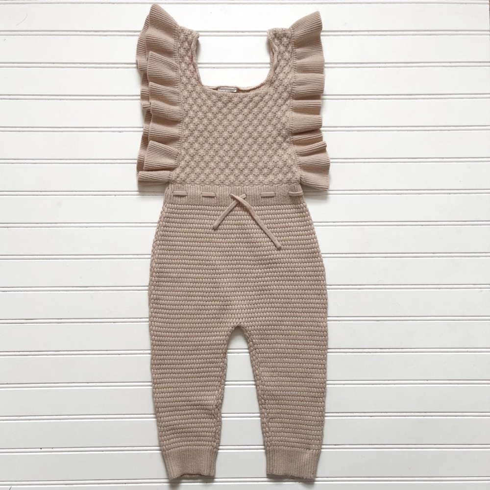 EUC/NWOT Thick Neutral Knit Flutter Sleeve Jumpsuit